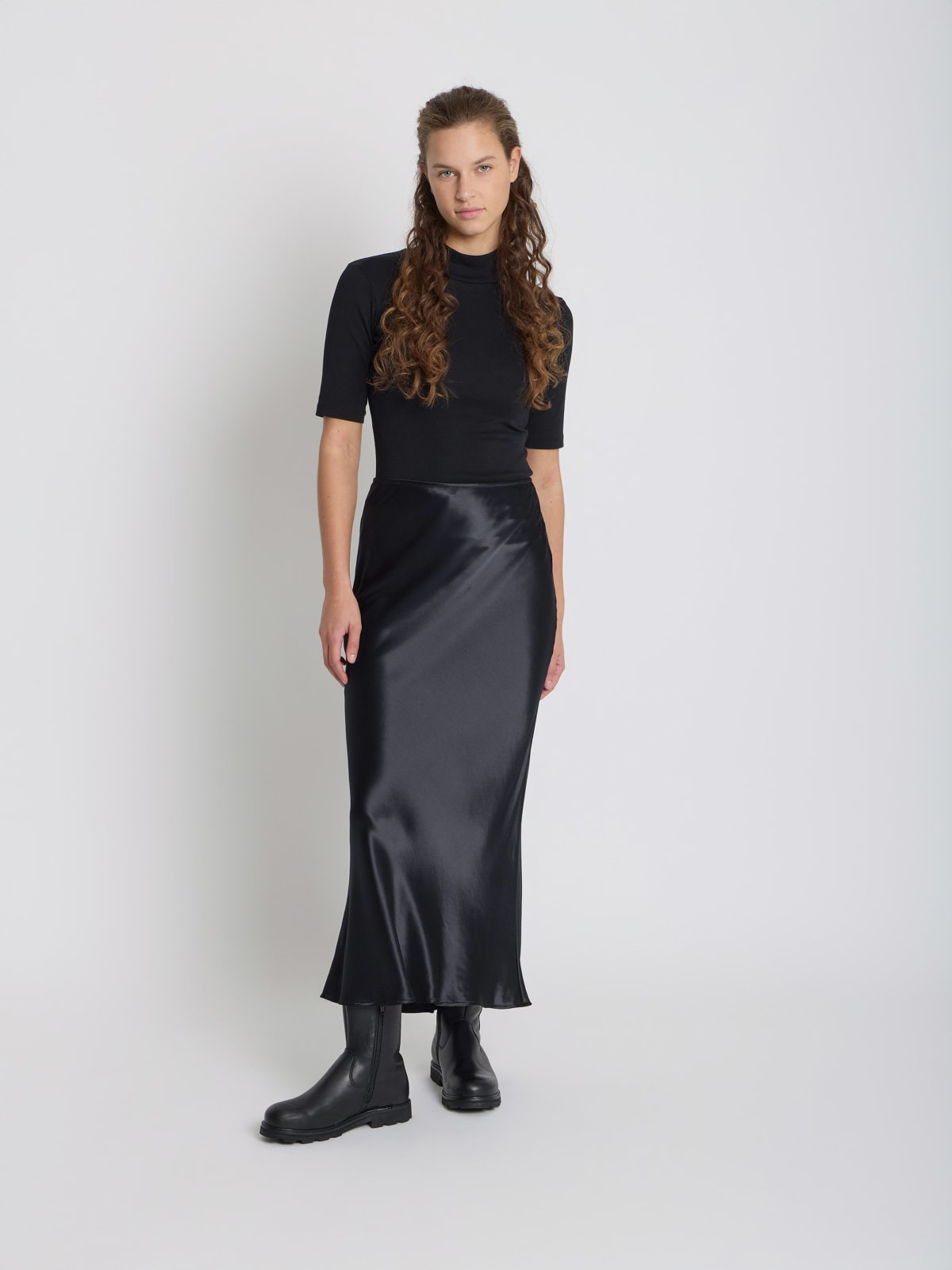 black viscose satin Tulipe skirt